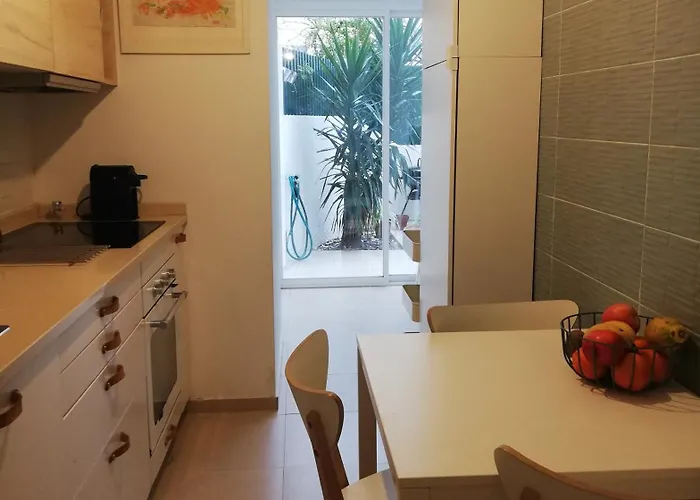 Encantador Com Pátio Lisboa