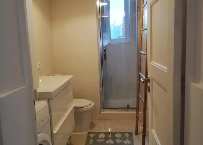 Encantador Com Pátio Lisboa