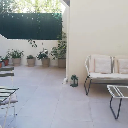 Encantador Com Patio Lisboa