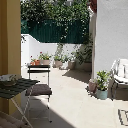 Encantador Com Patio Апартаменты